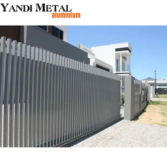 Painéis modernos de cerca de jardim com tiras de metal para cercas de alumínio com revestimento em pó de jardim frontal de alta qualidade