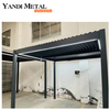 Restaurante ao ar livre abre automaticamente pérgula bioclimática com telhado de persianas e pavilhão de alumínio iluminado