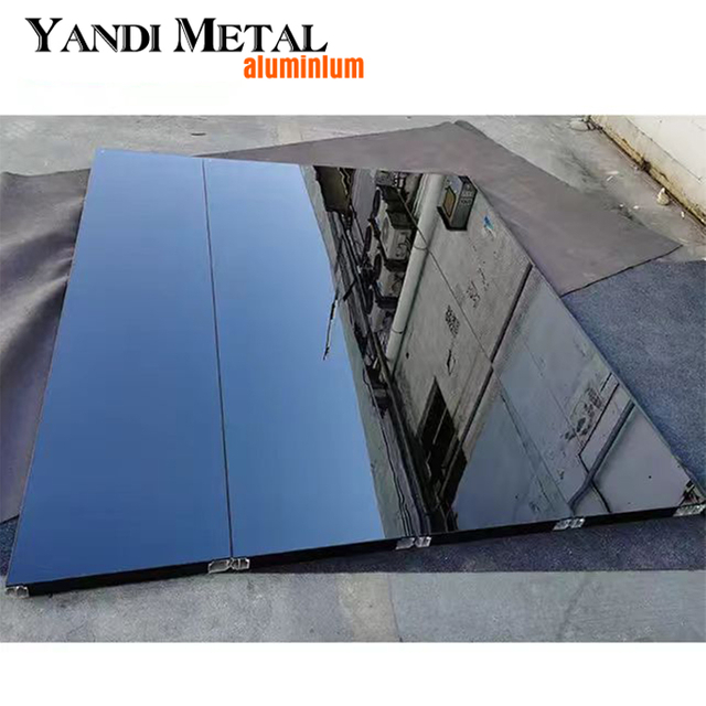 O design do espelho preto americano combina portas de garagem de alumínio com modernas portas de garagem automáticas de vidro