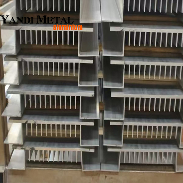 Venda quente perfil de alumínio com aleta personalizada dissipador de calor fornecimento de fábrica CNC