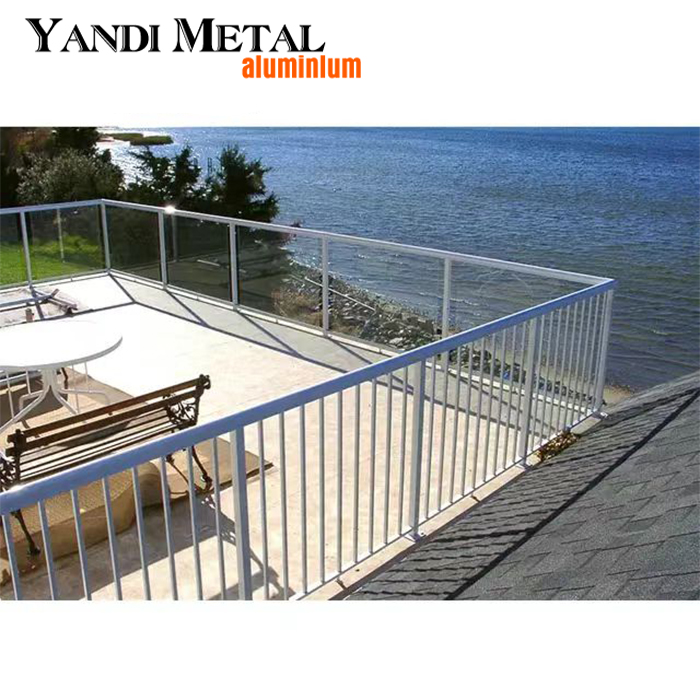 Corrimão de escada de vidro de alumínio Design ponte ferroviária corrimão de escada de alumínio ao ar livre Design de corrimão de escada de casa ao ar livre de metal