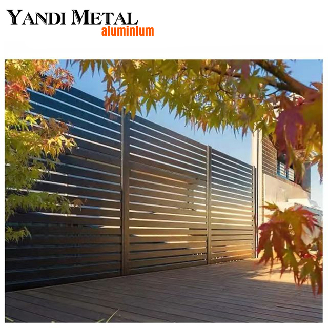A Yandi Factory fornece diretamente painéis de cerca de tira de alumínio para exteriores para cercas de alumínio de jardim privado